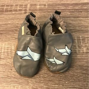 Robeez sharkie slippers size 6-12 months